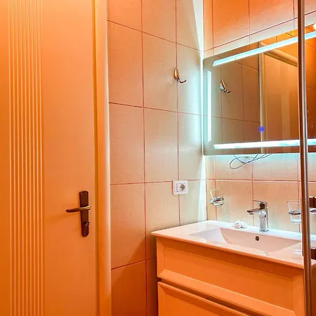 2 Bedroom 666