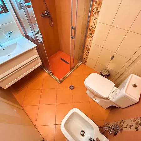 Apartment 2 Bedroom 666 *