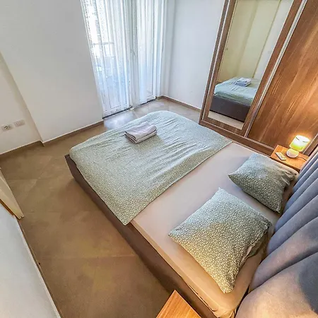 Apartment 2 Bedroom 666