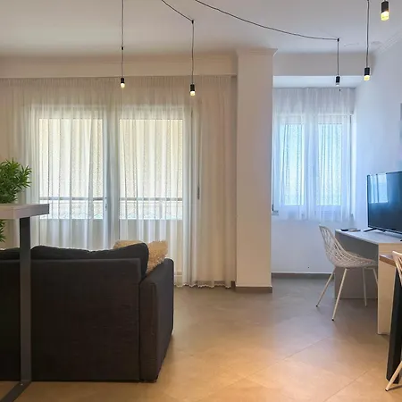 2 Bedroom 666 Apartment *