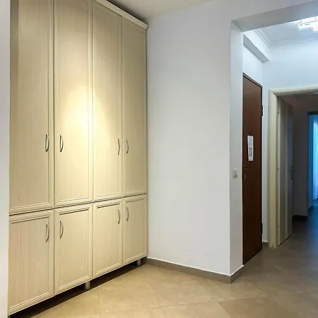 2 Bedroom 666 Apartment *